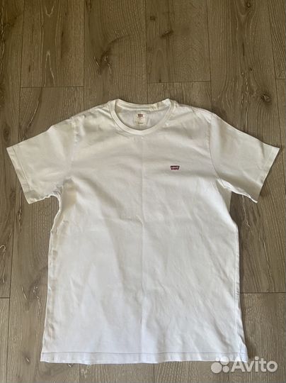 Футболка levis