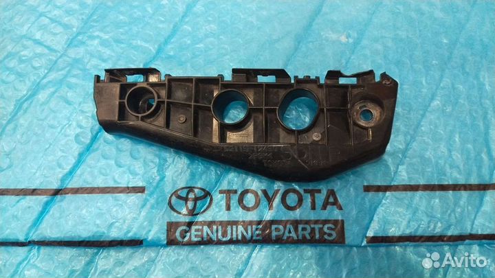 Кронштейн переднего бампера Королла 150 07-09 R