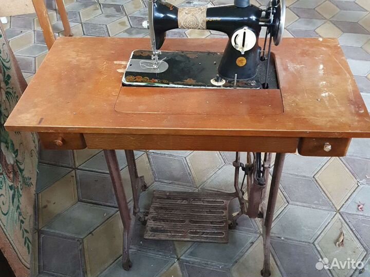 Машина швейная