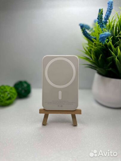 Беспроводная зарядка Apple MagSafe Battery Pack