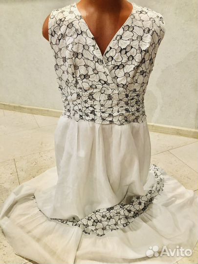 Два больших пакета одежды 42