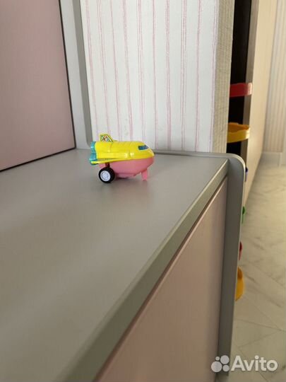 Игрушечный самолет