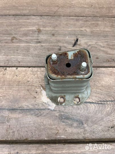 Кронштейн усилителя Geely Emgrand Ec7 1.5