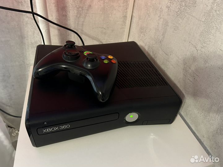 Xbox 360s прошитый freeboot aurora
