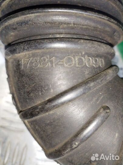 Патрубок воздушного фильтра Pontiac Vibe