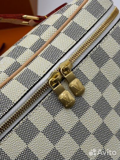 Косметичка Louis Vuitton белая шашка