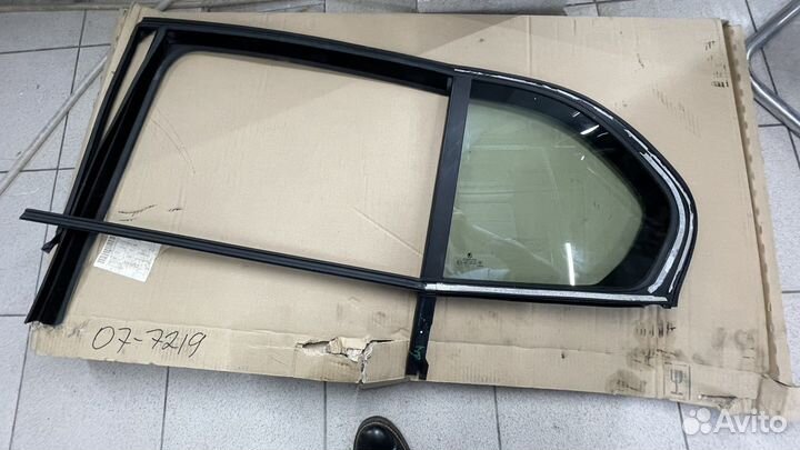 Стекло с уплотнителем