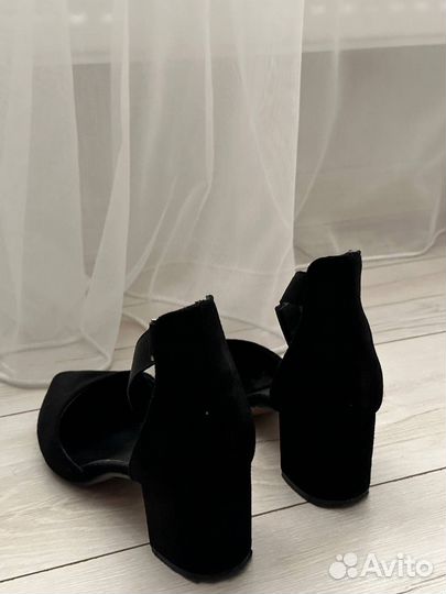 Туфли на каблуке