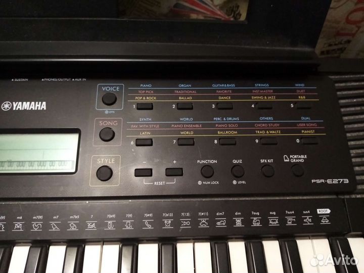 Синтезатор Yamaha PSR-E273