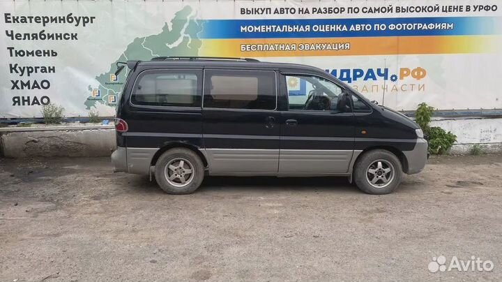 Обшивка двери багажника верхняя Hyundai Starex (A1