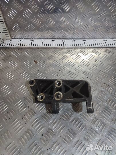 Кронштейн генератора Mercedes-Benz A9061500770