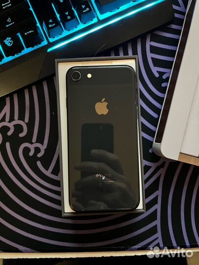 iPhone 8, 64 ГБ