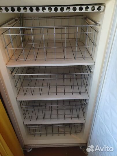 Отдам морозильник