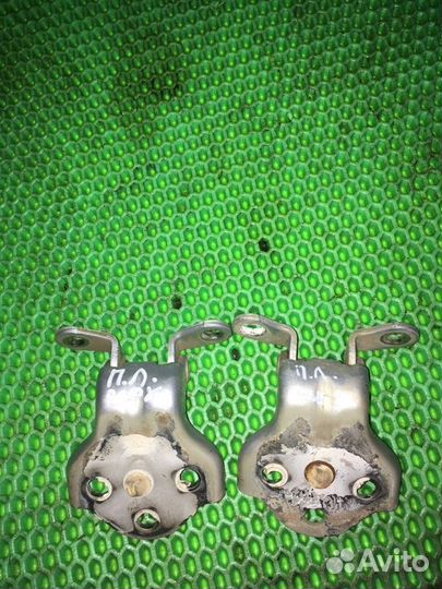 Петля двери передняя левая Chevrolet Lacetti F16D3