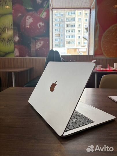 Apple macbook air 13 2022 m2