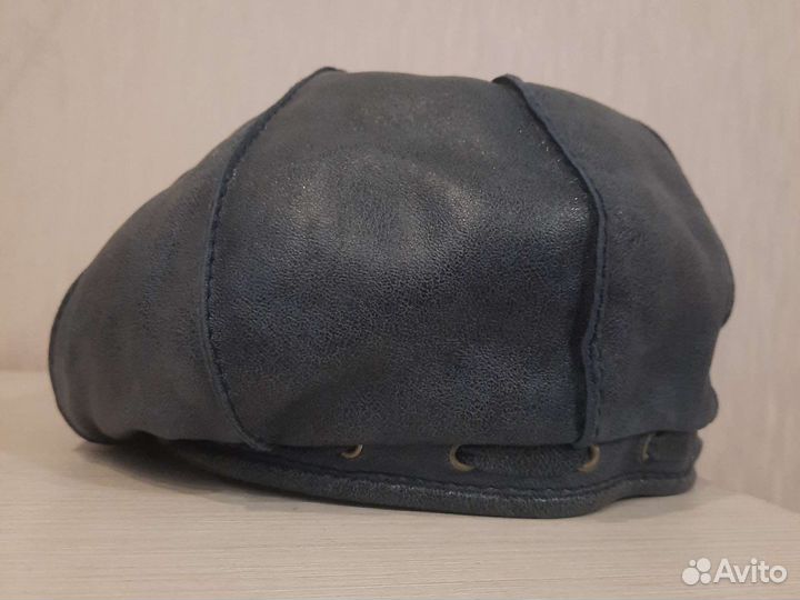 Берет новый кожаный