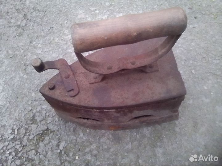 Утюг старинный на углях