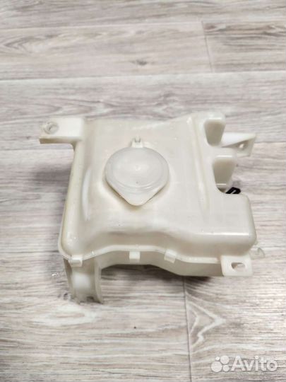 Бачок омывателя airtrek