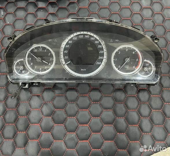 Панель приборов Mercedes E200