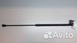 Амортизатор капота оригинал,на Тойота Камри 70