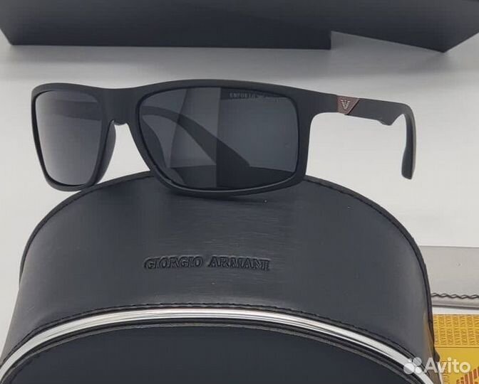Солнцезащитные очки Emporio Armani