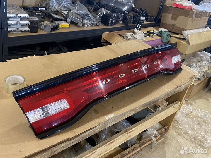 Фонарь крышки багажника dodge charger 10-14