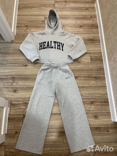 Продам спортивный костюм lime