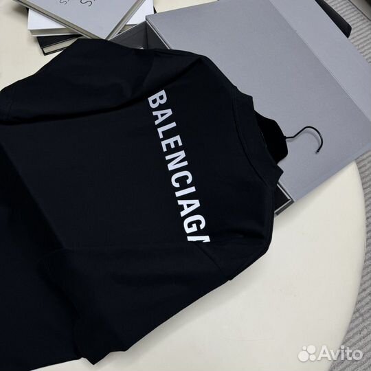 Футболка Balenciaga