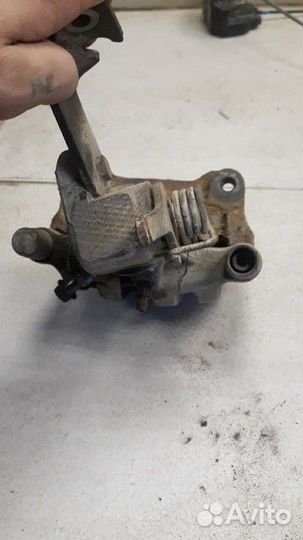 Суппорт задний правый Nissan Primera