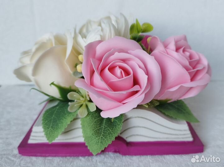 Букет мыльных роз в книге