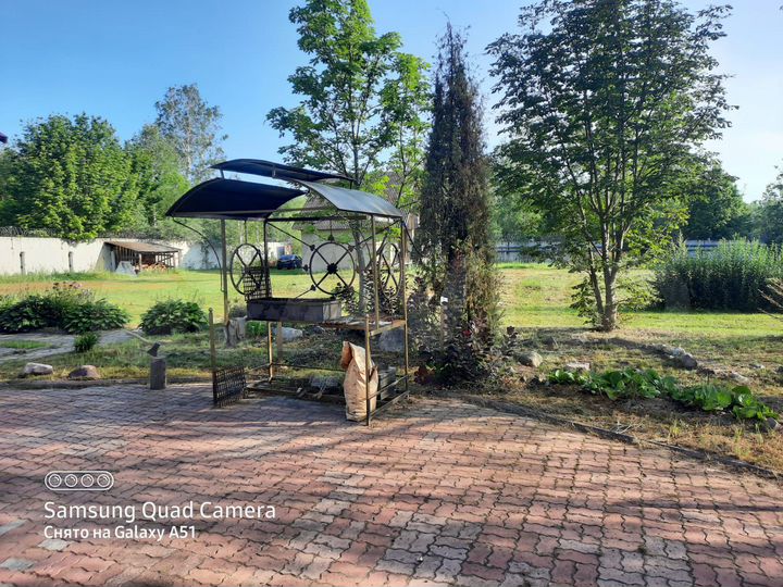 Дом 300 м² на участке 2,5 га