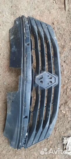 Передний бампер на рено логан с верхней решеткой