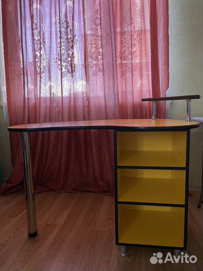 Маникюрный стол складной бу