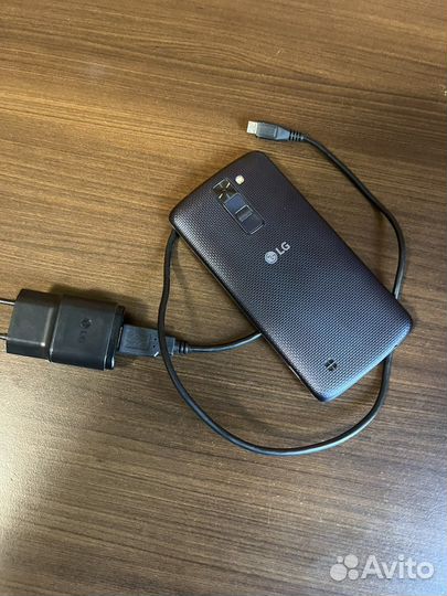 Телефон LG