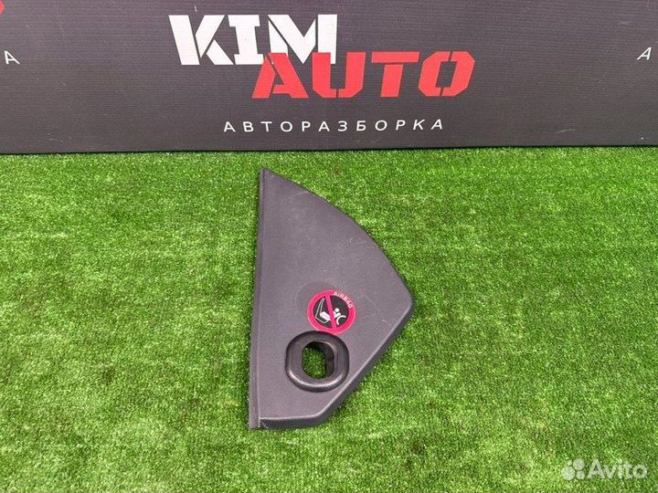 Накладка торпедо боковая правая Hyundai Tucson Jm