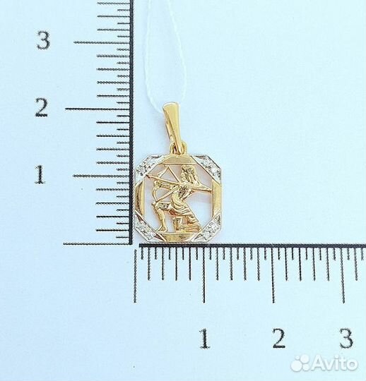 Золотая подвеска с камнем