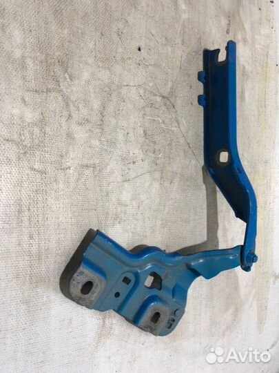 Петли капота передние левые Audi Q3 8U