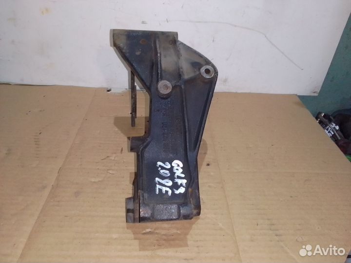 Кронштейн генератора 2.0 2E Volkswagen Golf 3