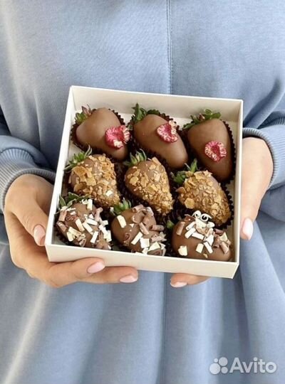 Букеты из клубники в шоколаде к празднику