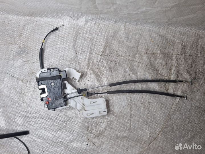 Замок двери задней левой Хендай Соната 6 YF