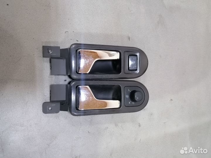 Ручка двери внутр.перед.правая VW Passat B5