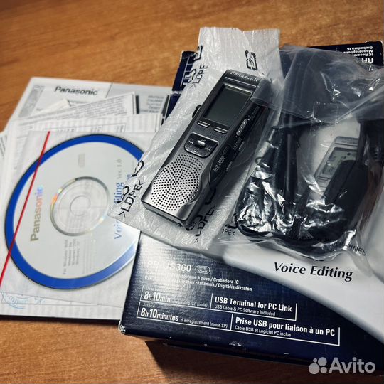 Новый диктофон panasonic RR-US360 + наушники