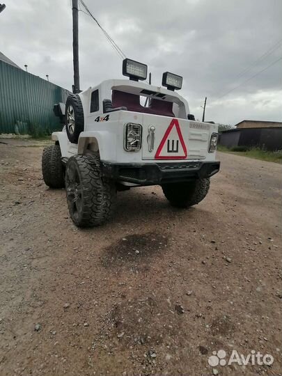 Автомобиль jeep детский