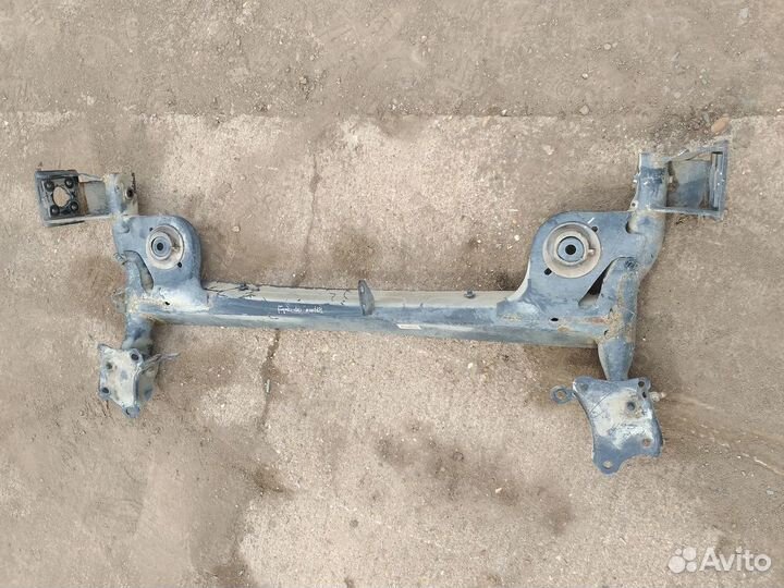 Балка подвески зад Nissan terrano D10