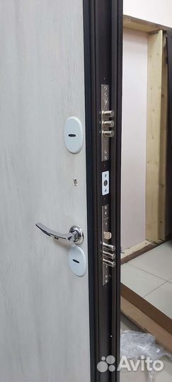 Входная дверь 