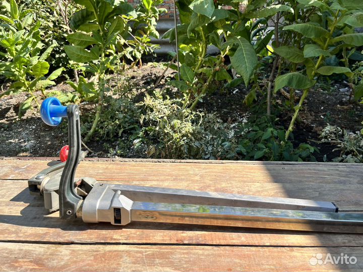 Открывалка настольная. для открытия жестяных банок