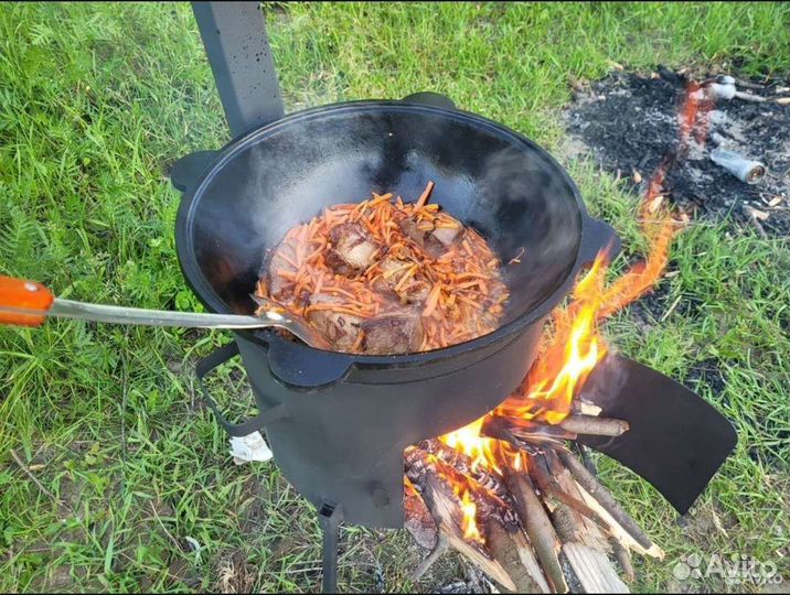 Казан чугунный на Набережной