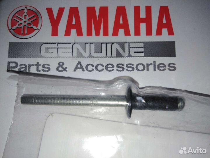 Оригинальная заклепка для снегохода Yamaha