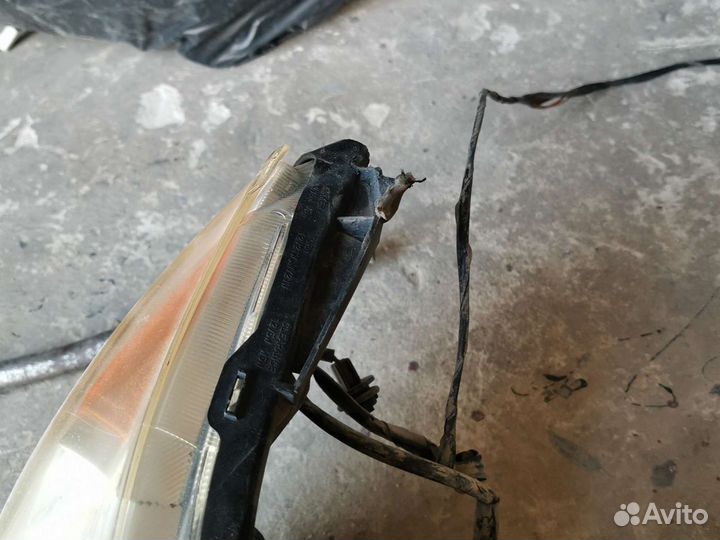 Фара правая subaru forester s12 SH