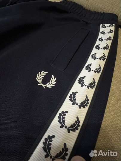 Штаны (джоггеры) Fred Perry с лампасами